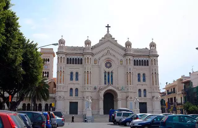 Τι αξίζει να προβάλλετε στο Reggio di Calabria; Τα πιο ενδιαφέροντα μέρη. 54951_4