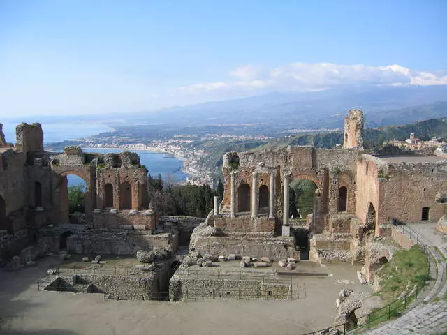 Cad is fiú breathnú orthu i Taormina? Na háiteanna is suimiúla. 55207_4