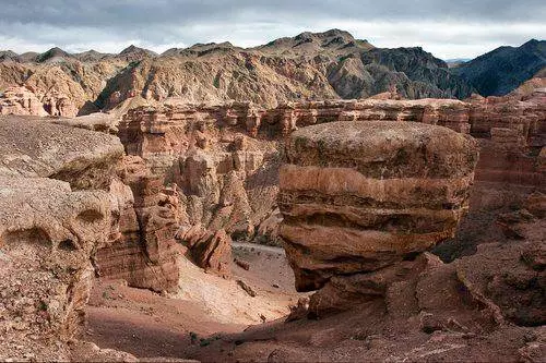 Ciò che vale la pena visualizzare in Alma-Ata? I luoghi più interessanti. 55397_14