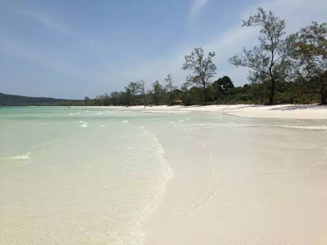 Repose sur Ko Rong: Avantages et inconvénients. Vaut-il la peine d'aller à Koh Rong? 55472_2