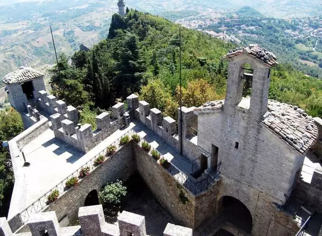 Hvilke udflugter er værd at besøge i San Marino?