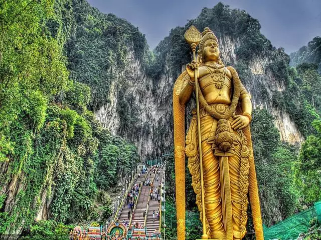 Quelles excursions devraient être visitées à Kuala Lumpur? Où mieux acheter des excursions? 57965_2