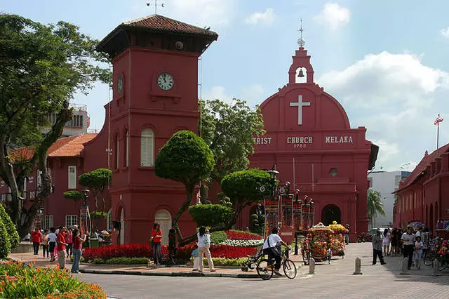 Rest in Malacca: pros and cons. Is it worth going to Malacca? 58069_1