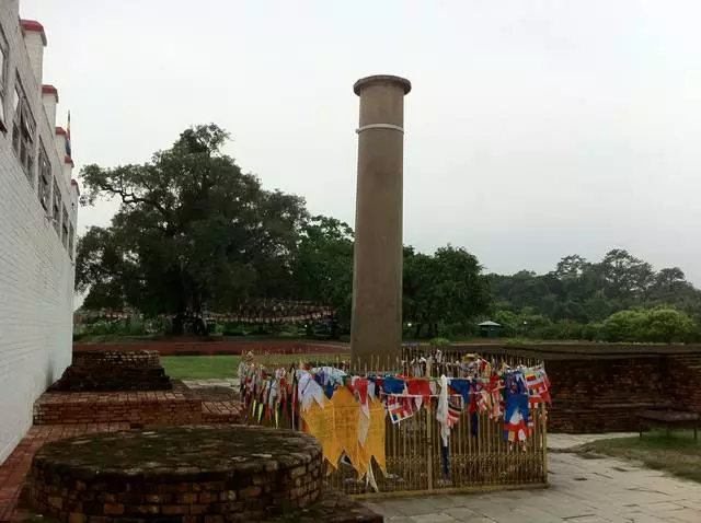 Apa yang pantas dilihat di lumbini? Tempat paling menarik. 58865_7