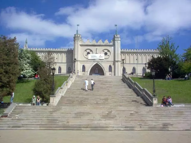 O le a le mea e aoga ai le matamata i le liblin? Sili ona manaia nofoaga. 59527_2