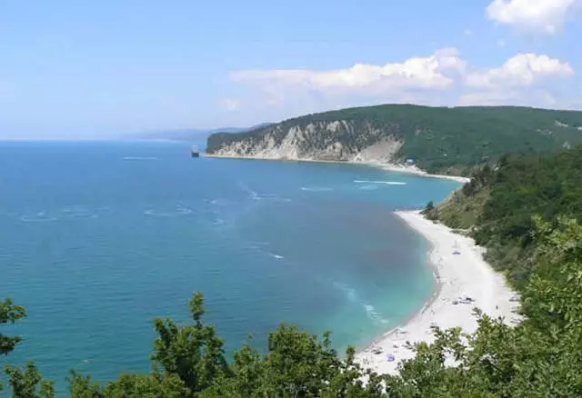 Odpočinek v zátoce vnitrozemí: klady a nevýhody. Stojí za to jít do zátoky vnitra?