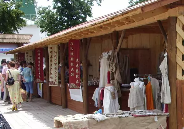 Shoppingzụ ahịa na Suzdal. Kedu ihe m ga - azụta? Ebee? Ego ole? 60840_2