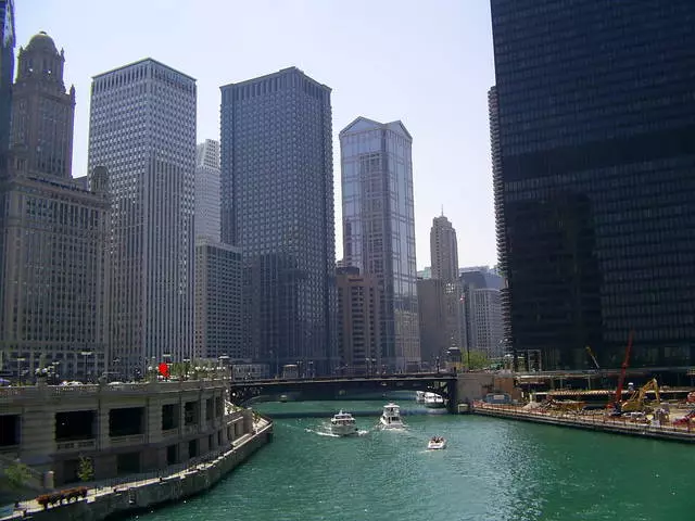 Aoga faamatalaga e uiga i le aso malolo i Chicago. Fautuaga mo le poto masani turisi. 61715_3