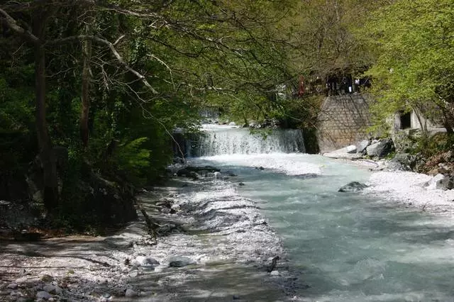 Cihên balkêş ên ku hêj li Castoria hatine serdana çi ne? 6304_2