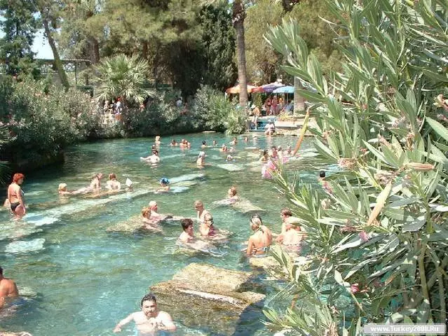 ສ່ວນທີ່ເຫຼືອໃນ Pamukkale: Pros ແລະ Cons. ມັນຄຸ້ມຄ່າທີ່ຈະໄປ Pamukkale ບໍ? 63211_2