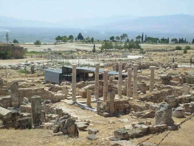 Pumzika katika Pamukkale: faida na hasara. Je, ni thamani ya kwenda Pamukkale? 63211_4