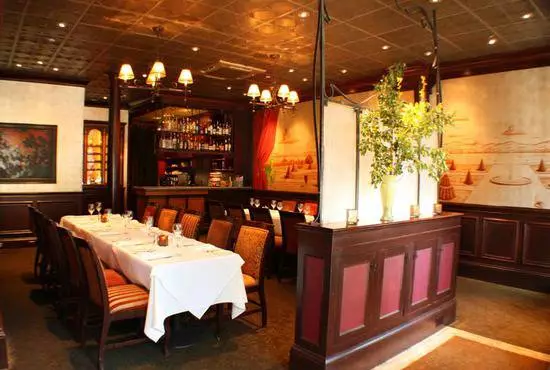 Restaurantslọ nri kachasị mma na San Francisco: Site na ụlọ ọrụ kachasị ọnụ na ọnụ ala dị ọnụ ala. 6323_6