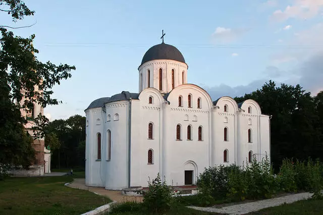 Ni nini cha kutazama katika Chernigov? Maeneo ya kuvutia zaidi. 64458_7