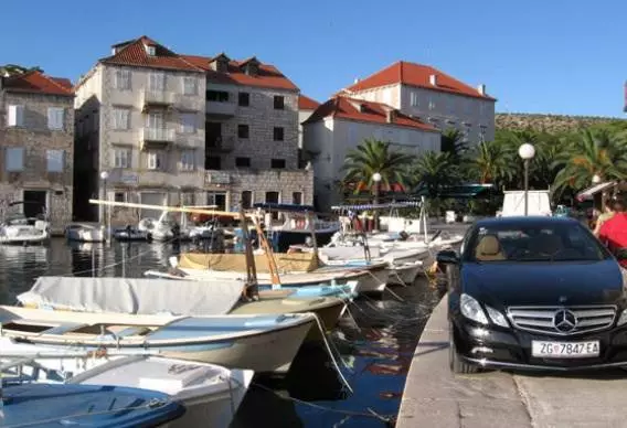 Fejn toqgħod fuq Brich? Għajnuniet għat-Turisti. 65554_7