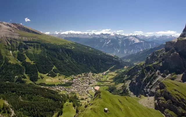 Dovolenka v Lakenerbad: Pros a nevýhody. Stojí za to ísť do Lakersbad? 66553_1