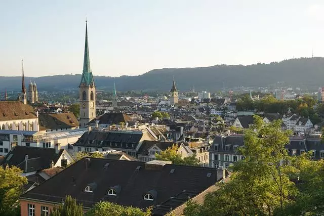 Apa yang perlu saya lihat di Zurich? Tempat yang paling menarik.