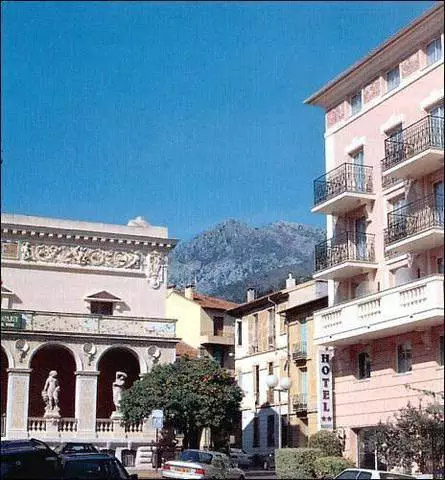 Care este hotelul de a alege să se relaxeze în Menton? 6705_6