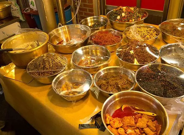 Waar kan ik eten in Seoul? Hoeveel geld om geld te nemen?