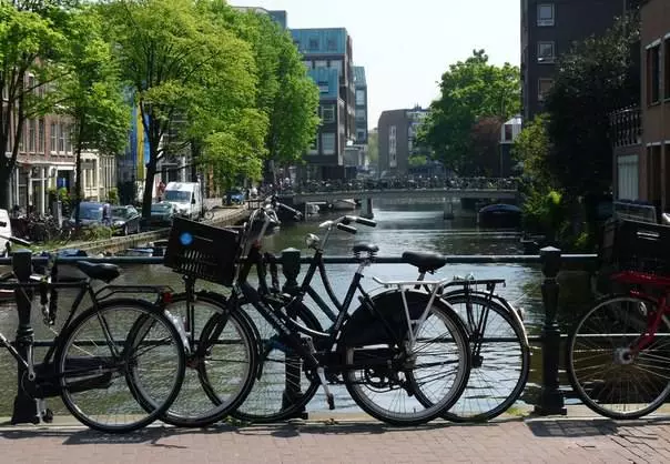 Debo ir a Amsterdam? Que facer en Amsterdam?