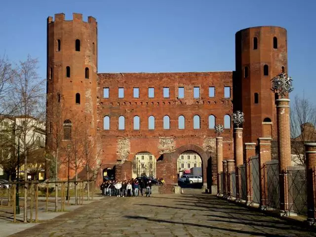 Je! Ni maeneo ya kuvutia yenye thamani ya ziara ya Turin? 7023_7