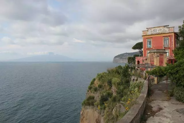 สถานที่ที่น่าสนใจที่สุดใน Sorrento 7025_1