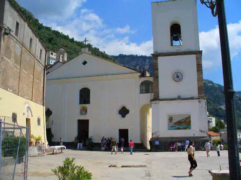 Cales son os lugares interesantes que valen a pena unha visita a Amalfi? 7049_10