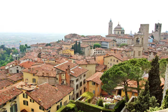 Ble i fynd i Bergamo a beth i'w weld?