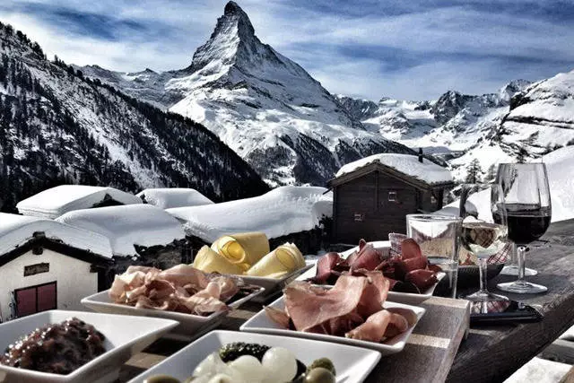 මට zermatt හි කෑමට හැක්කේ කොතැනින්ද? 7089_1