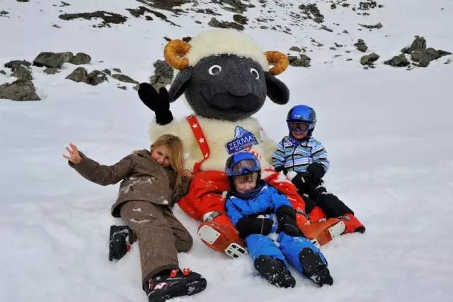 Cá háit le dul le leanaí i Zermatt?