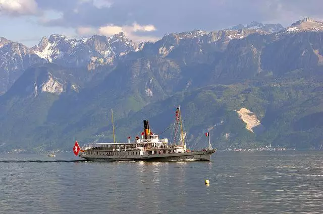 What interesting places should be visited on the Lake Geneva? 7238_4