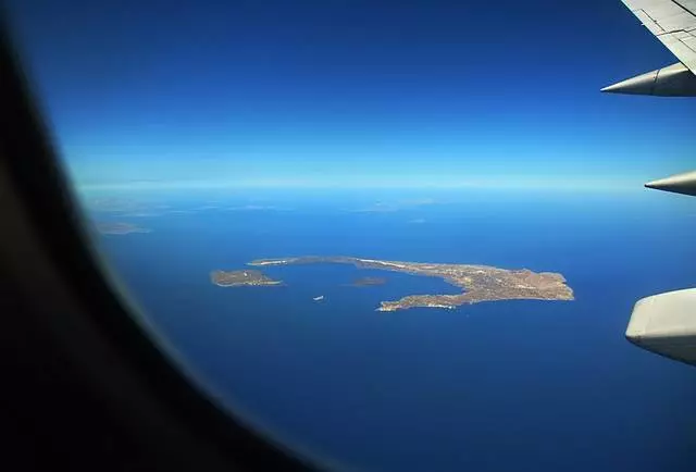 Vacanze a Santorini: Come arrivare? Costo, tempo di percorrenza, trasferimento.