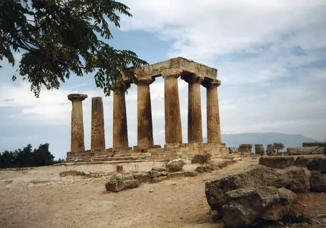 What interesting places worth visiting in Corinth? 7405_1