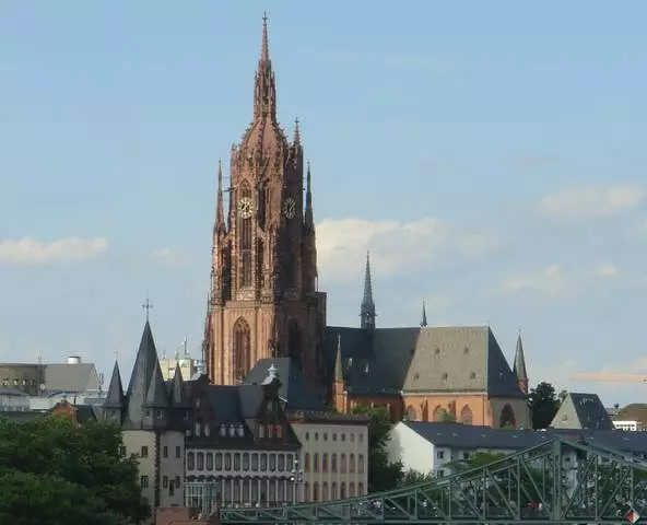 Wat ass interessant fir de Frankfurt ze gesinn am Main?