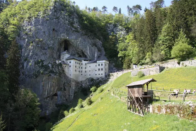 Apa aku kudu menyang Slovenia?