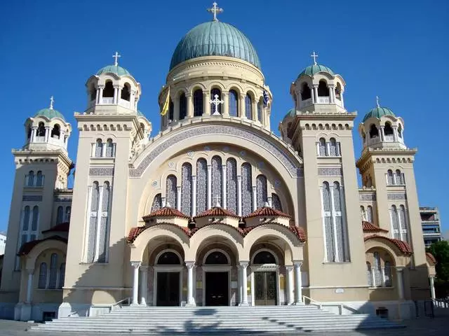 რა საინტერესო ადგილები უნდა მოინახულოს პატრაში? 7469_12