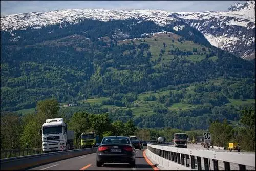 Rhentu ceir yn Liechtenstein. Pa ddogfennau sydd eu hangen arnoch a faint mae'n ei gostio? 7708_5