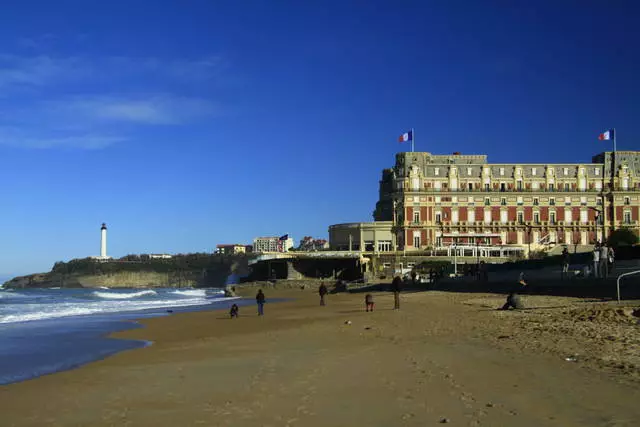 Kokios yra įdomios vietos, kurias verta aplankyti Biarritz?