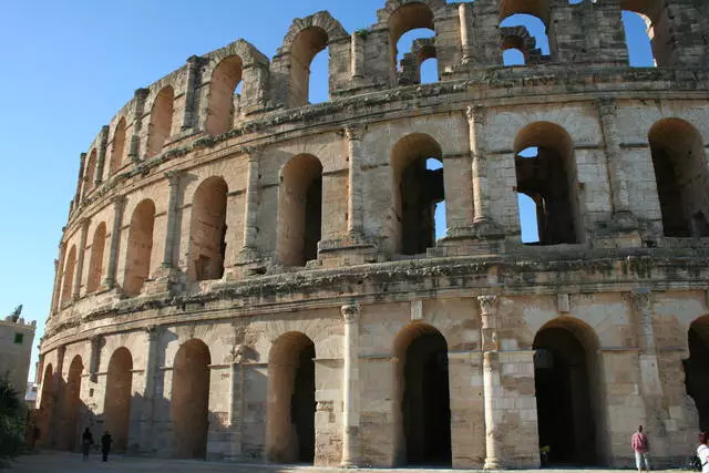 Amphithéâtre majestueux à Majdie 7825_1