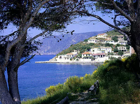 Shesha inkathi ku-kefalonia. Kungcono ukuya nini eKefalonia eholidini? 8006_1