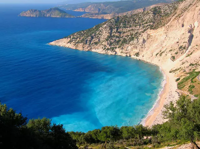 Staġun tal-mistrieħ fuq kefalonia. Meta huwa aħjar li tmur fil-Kefalonia fuq vaganza? 8006_2