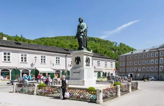 Canto diñeiro ten que descansar en Salzburgo?