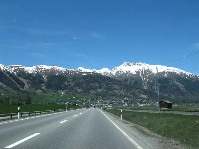 Tips for those who are going to travel in Switzerland by car 8109_2