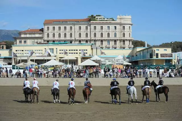 Mendrika ny handeha amin'ny Viareggio ve izany? 8168_3