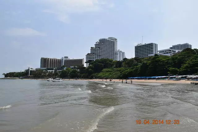 Thai New Year o ito ay nagkakahalaga ng pagpunta sa Thailand noong Abril