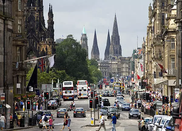 Di mana hendak pergi membeli-belah dan apa yang perlu dibeli di Edinburgh?