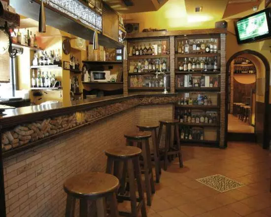 ສະໂມສອນກາງຄືນແລະ Naples Bars 8301_1