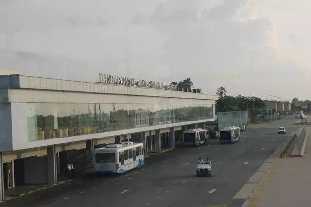 Descanso en Nembo: el costo del vuelo, el tiempo de viaje, la transferencia. 8426_1