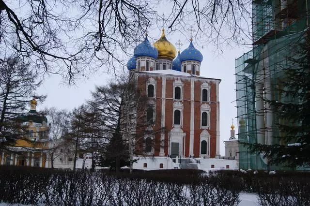 Ryazan va Selu Konstantininovo bo'ylab yurish.