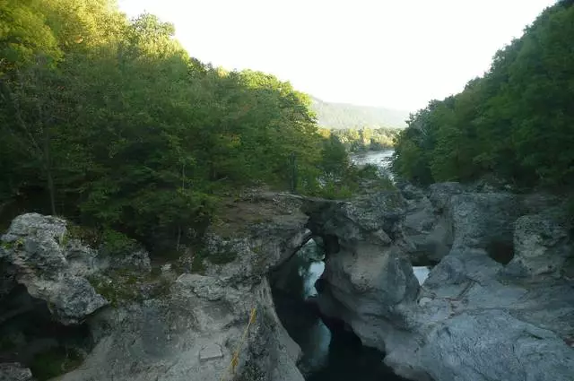 看看梅尔克郡的短途旅行 - Lago-Naki高原，Khajochskaya Tesnin，Ruffago瀑布的游览 8492_3