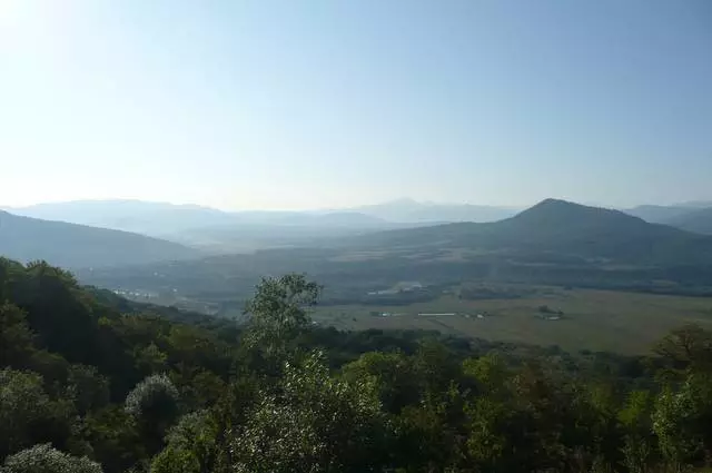 மேக்கோப் - லாகோ-நாகி பீடபூமி, கஜோட்ச்யா டெஸ்னின், ருபாகோ நீர்வீழ்ச்சிகளில் பயணங்களைப் பார்ப்பது என்ன? 8492_5